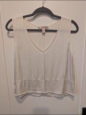 Forever 21 Satin V-Neck Cropped Camisole